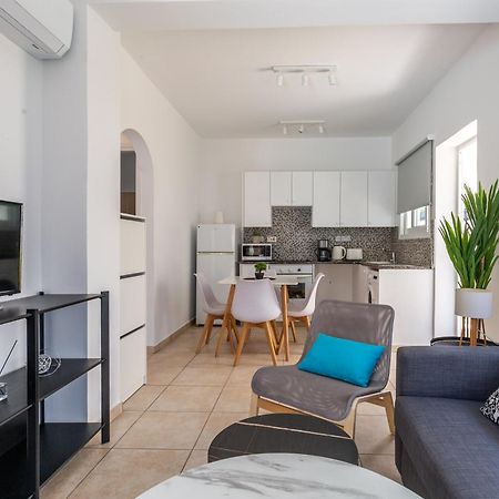 Beautiful One Bed Apartment In Paphos Exteriör bild