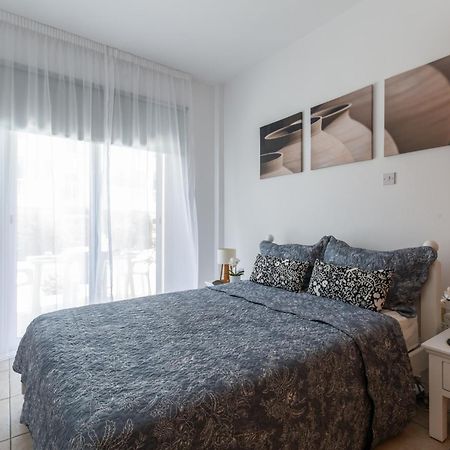 Beautiful One Bed Apartment In Paphos Exteriör bild