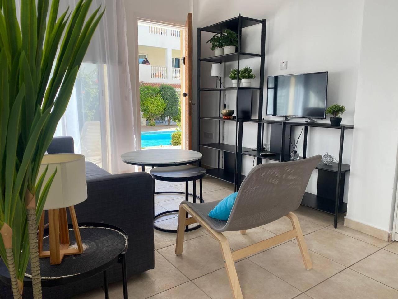 Beautiful One Bed Apartment In Paphos Exteriör bild