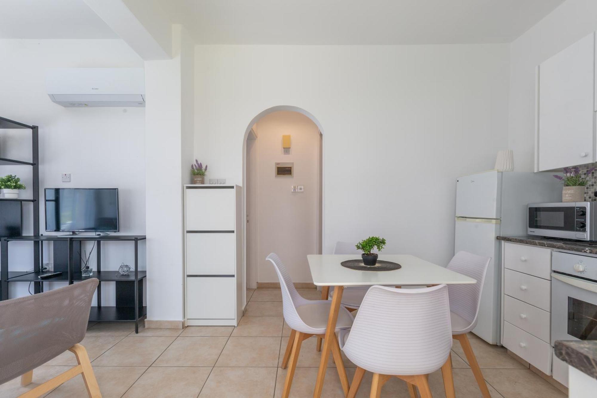 Beautiful One Bed Apartment In Paphos Exteriör bild