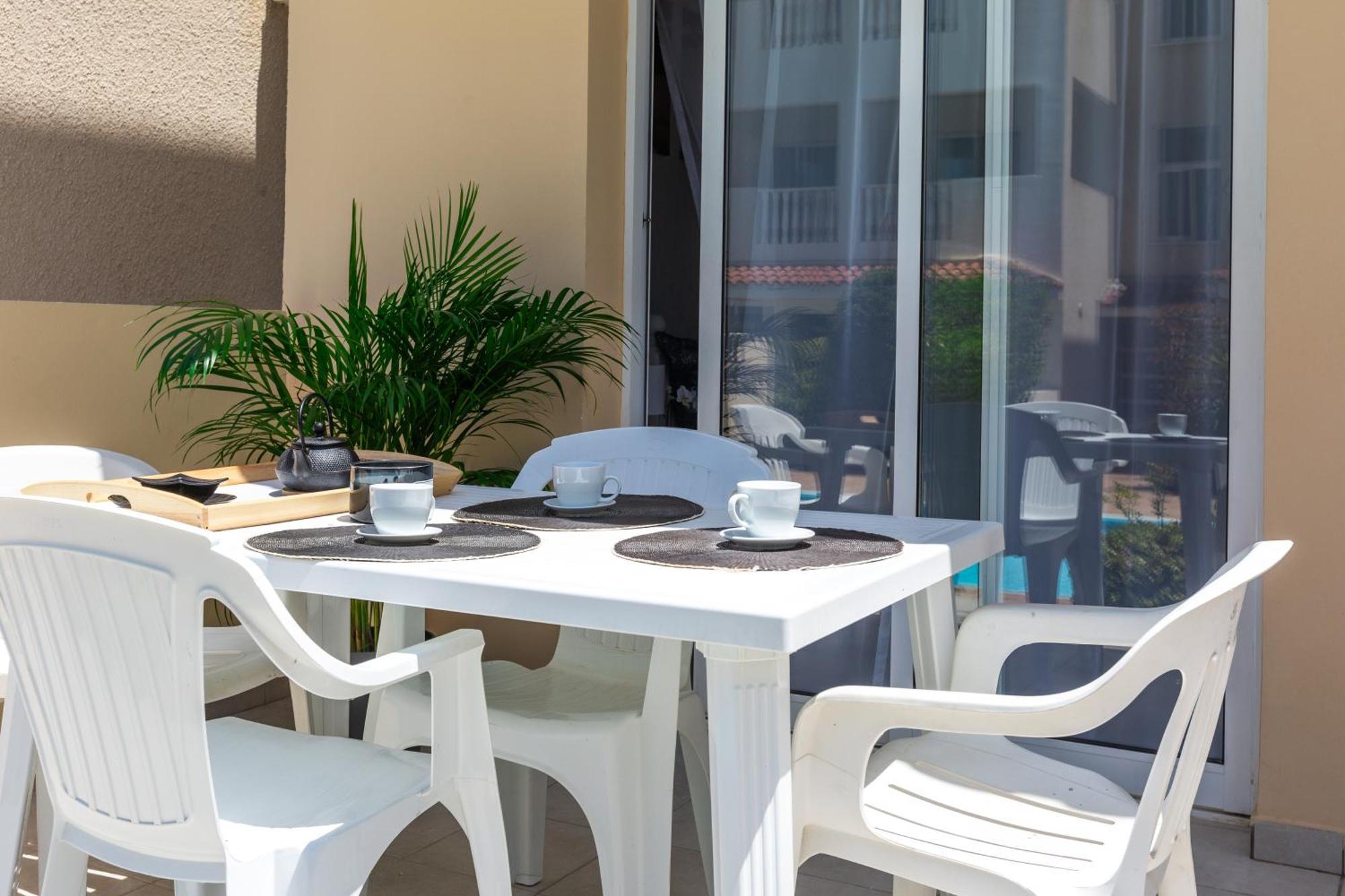 Beautiful One Bed Apartment In Paphos Exteriör bild