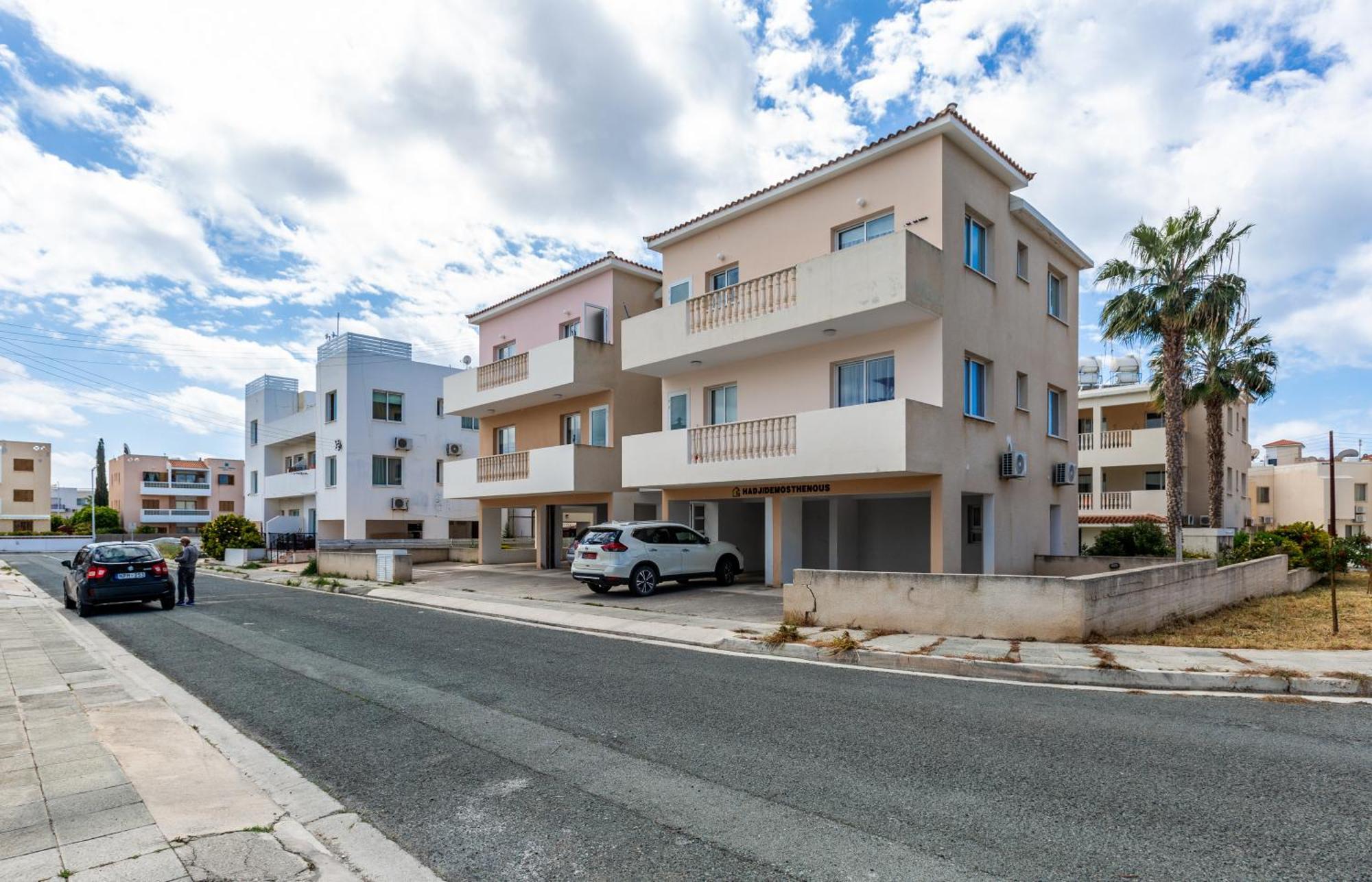 Beautiful One Bed Apartment In Paphos Exteriör bild