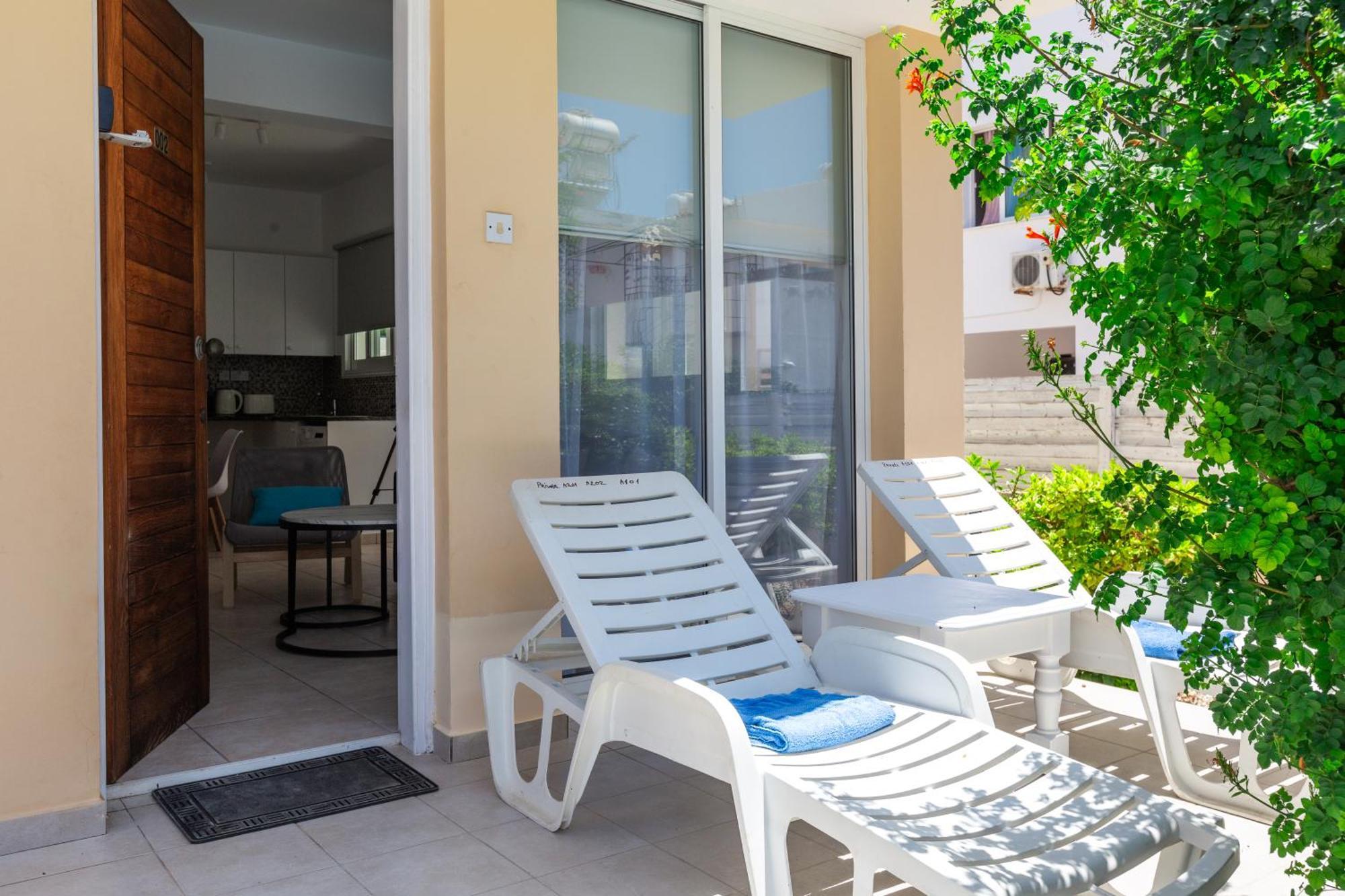 Beautiful One Bed Apartment In Paphos Exteriör bild
